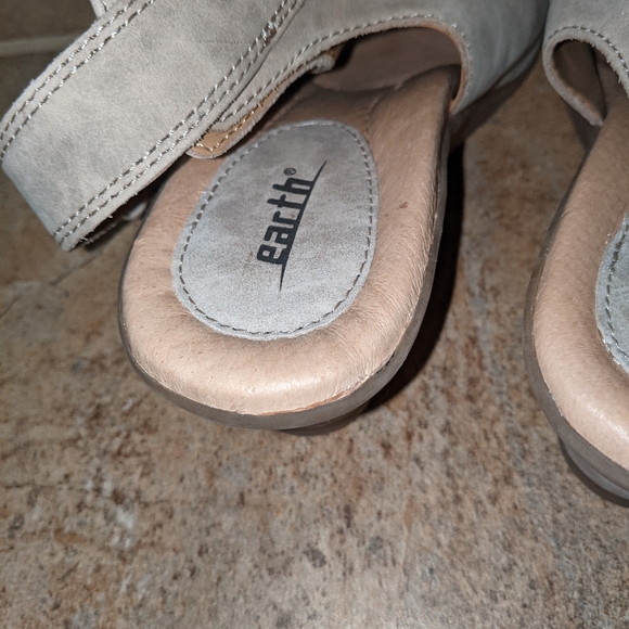 EARTH Adina Sz 7 Leather Ruched Peep Toe Wedges - Picture 6 of 8